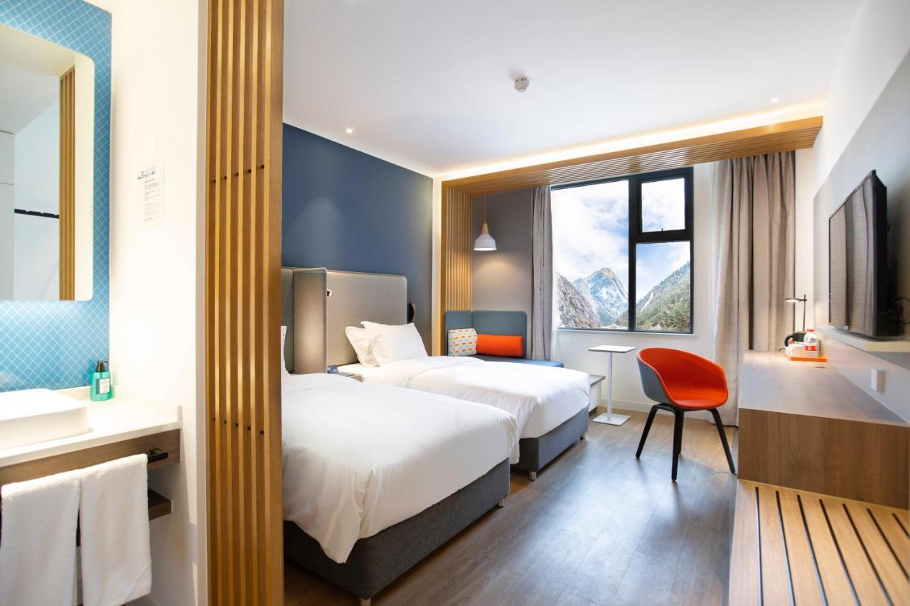 Holiday Inn Express Jiuzhaigou,Only 600 Meters To Jiuzhaigou Park By Ihg Eksteriør bilde