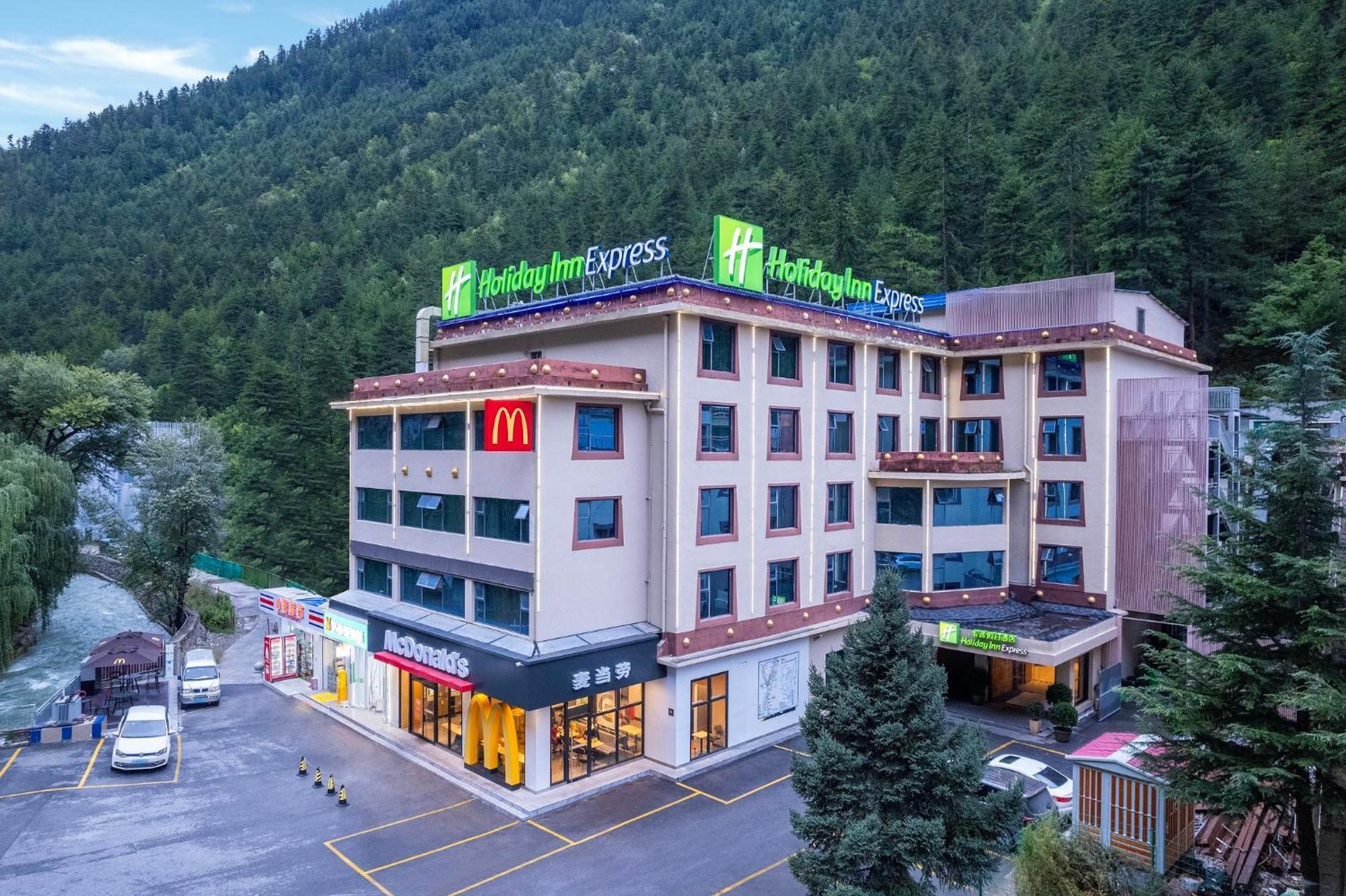 Holiday Inn Express Jiuzhaigou,Only 600 Meters To Jiuzhaigou Park By Ihg Eksteriør bilde