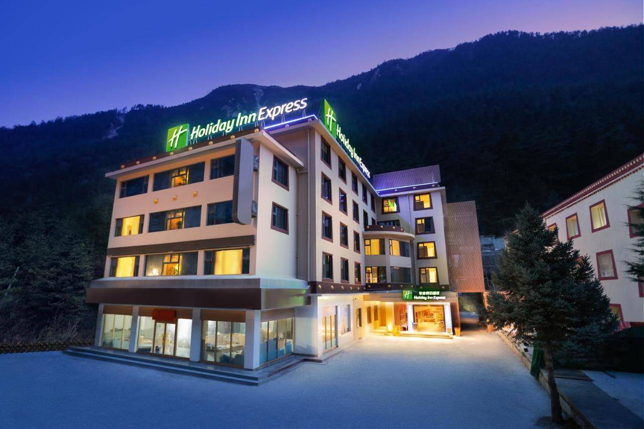 Holiday Inn Express Jiuzhaigou,Only 600 Meters To Jiuzhaigou Park By Ihg Eksteriør bilde
